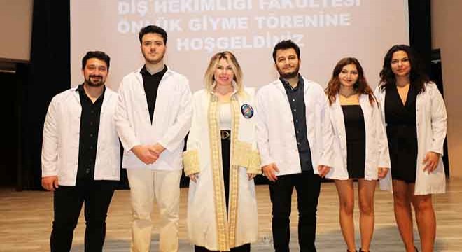 Diş Hekimliği Fakültesi'nden 110 öğrenci beyaz önlüklerini giydi