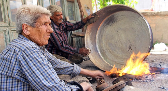 Diyar diyar gezip kap kalaylıyorlar