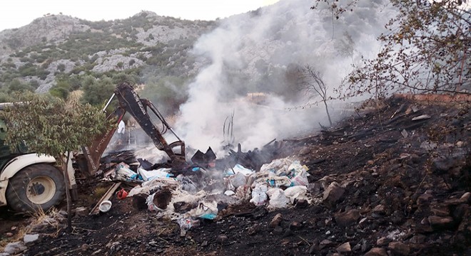 Döşemealtı'nda korkutan orman yangını