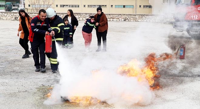 Down sendromlu çocuklar bir günlüğüne itfaiyeci oldu