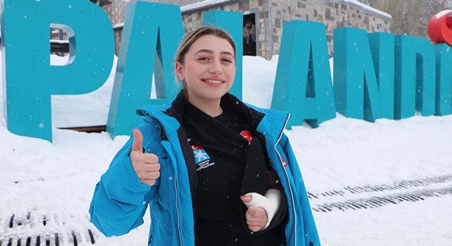 Downhill skiing sporcusu Duru: Kırık parmakla yarıştım