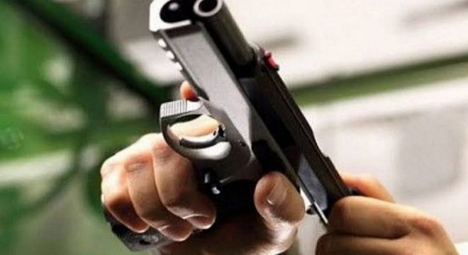 Düğünde çıkan kavgada tabancayla vuruldu