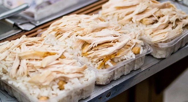 Düğünde tavuklu pilav yiyen 65 kişi, hastanelik oldu