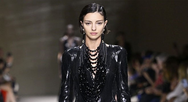 Dünyaca ünlü model Lucy Markovic hayatını kaybetti