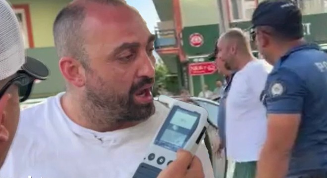 Dur ihtarına uymadı, kaza yaptı, polise saldırdı