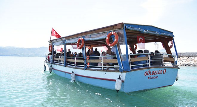 Eğirdir Gölü'nde ‘çevreci tekne' ile gezinti