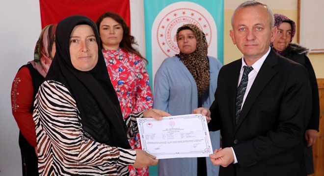 Eğirdir'de 80 kursiyere sertifika
