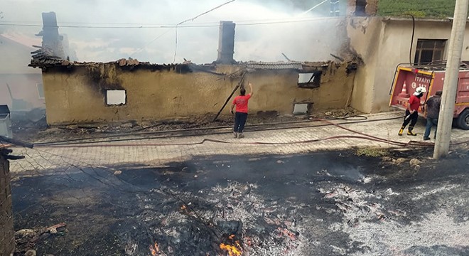 Eğirdir'de ev yangını