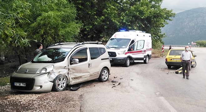 Eğirdir'de kaza: 2 yaralı