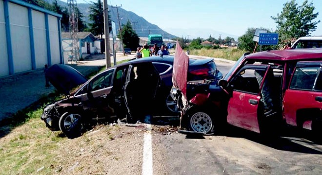 Eğirdir'de kaza: 4 yaralı