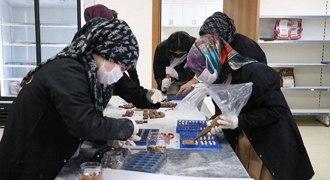 El emeği çikolatalar, her ile gönderiliyor