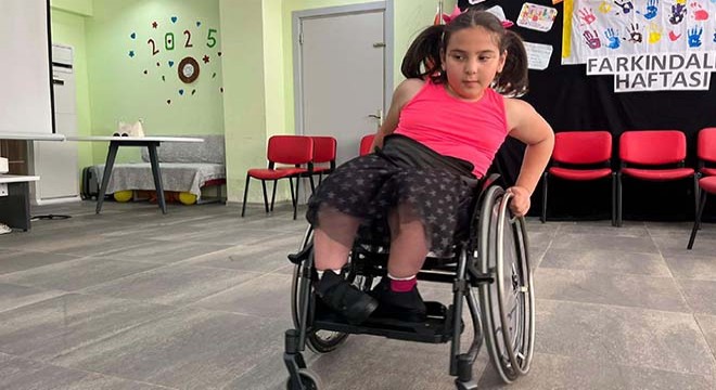 Elif, engelleri dansla aşıyor
