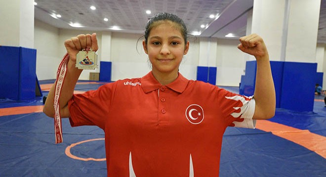 Elif'in tek eksiği altın madalya