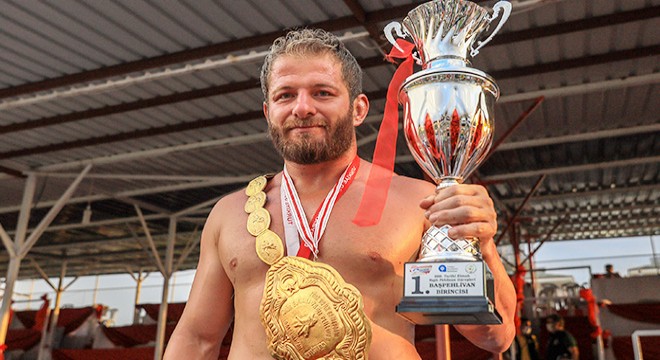 Elmalı'da başpehlivan İsmail Balaban oldu