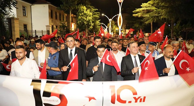 Elmalı kortej ve demokrasi nöbetinde buluştu
