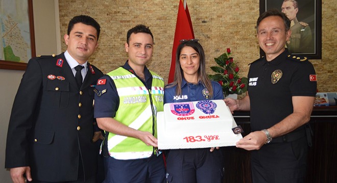 Emniyetten jandarmaya pastalı kutlama