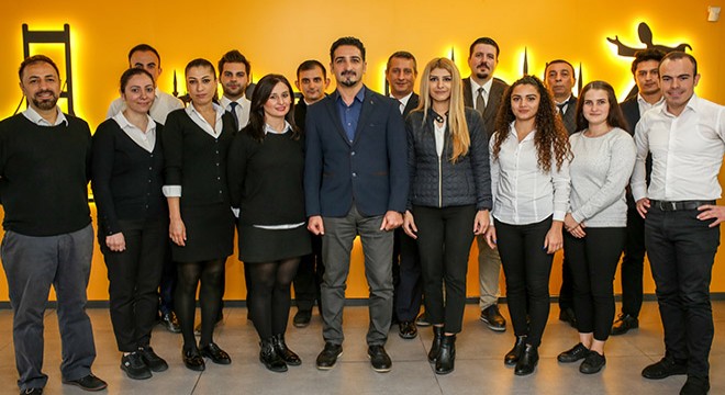 Emo Optik çalışanları, yeni teknoloji lensleri tanıdı