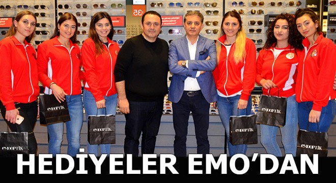 Emooptik'ten şampiyonluk hediyesi