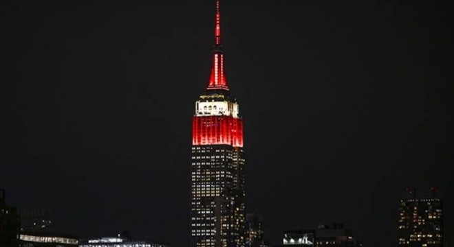 Empire State binası depremzedeler için 'kırmızı beyaz'