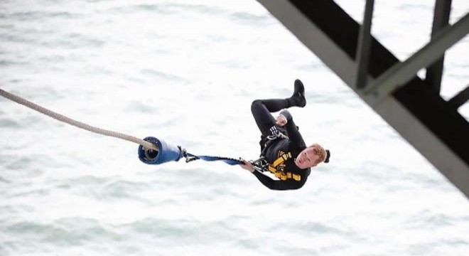 En çok bungee jumping atlayışı rekoru kırıldı