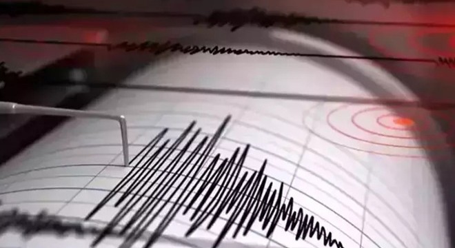 Endonezya'da 6.7 büyüklüğünde deprem