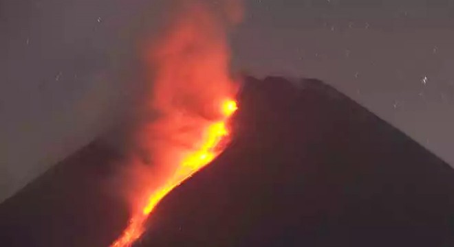 Endonezya'daki Merapi Yanardağı'nda hareketlilik