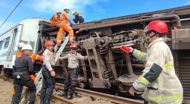 Endonezya’daki tren kazasında 4 kişi öldü, 29 kişi yaralandı