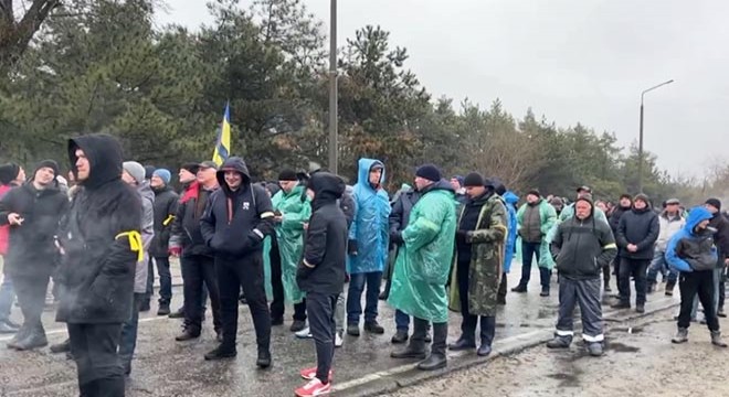 Enerhodar kentinde halk barikat kurdu
