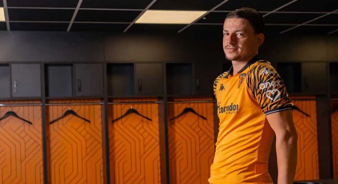 Enis Destan, Hull City'ye transfer oldu