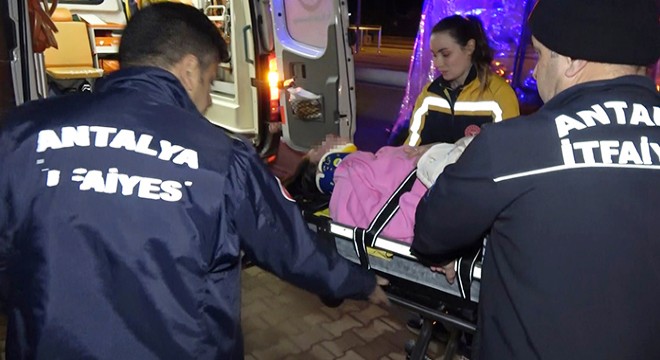 Erkek arkadaşıyla tartışan Burcu, korkuluktan düşüp yaralandı
