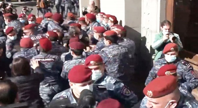 Ermenistan'da Dağlık Karabağ anlaşması protestoları