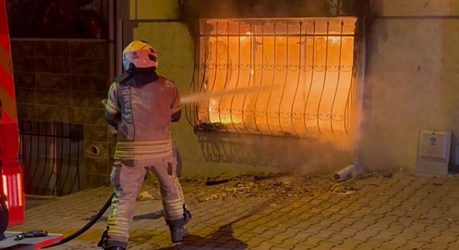 Esenyurt'ta 5 katlı binada yangın: 14 kişi kurtarıldı