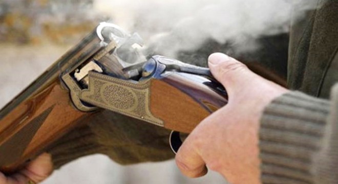 Eşi kapıyı açmadı, pompalı tüfekle intihara kalkıştı