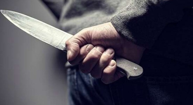 Eşi tarafından bıçakla yaralanan kadın, sağlık merkezine sığındı