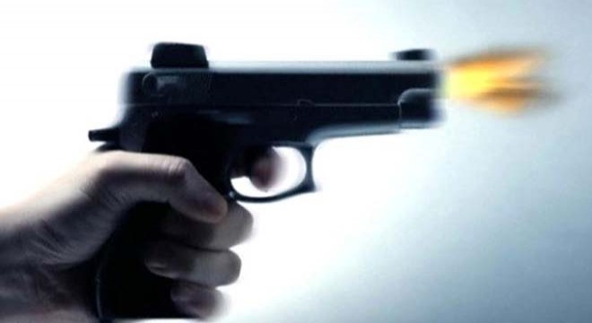 Eşini, barışma teklifini reddettiği için vurmuş