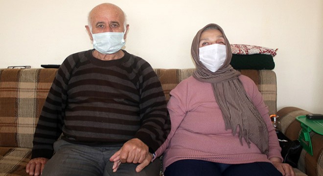 Eşinin görmeyen gözlerine göz, ayaklarına ayak oldu