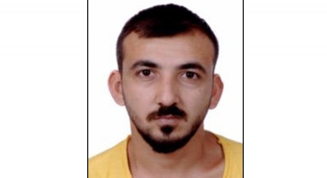 Eşiyle ilişkisi olduğunu öne sürdüğü kişiyi öldürüp kaçtı