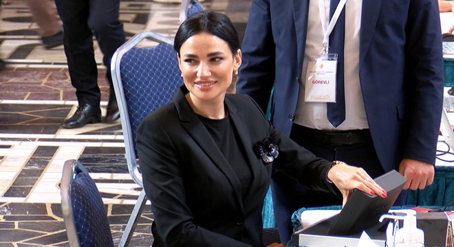 Eski Türkiye güzeli, milletvekilliği kaydını yaptırdı