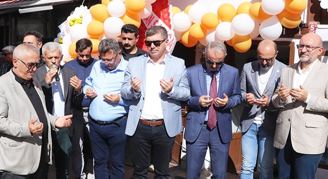Eski vekilin açtığı kafenin gelirleri öğrencilere burs olacak