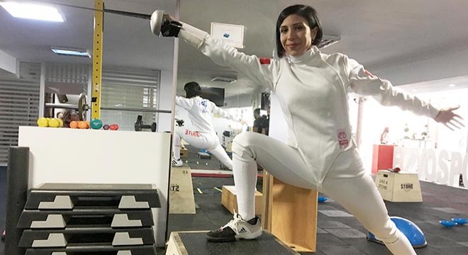 Eskrimci Bengi Topkaya, kızı için antrenör olacak