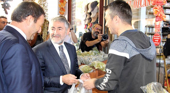 Esnaf, Bakan Nebati'den 5 liralık madeni para istedi