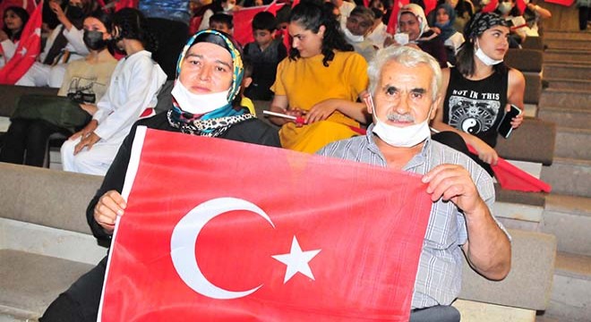 Esra Yıldız'ın çeyrek final maçını, ailesi heyecanla takip etti