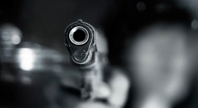 Ev basıp, ayrı yaşadığı eşini ölümle tehdit etti