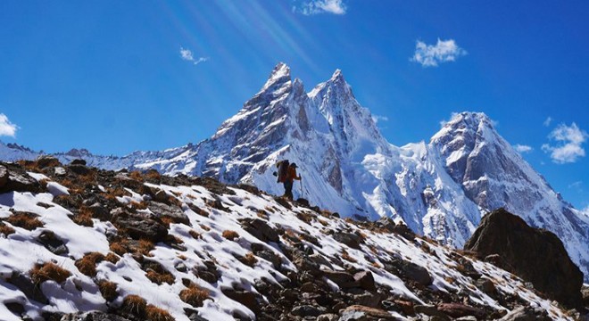 Everest Dağı'nda yaklaşık 1000 kişi mahsur kaldı
