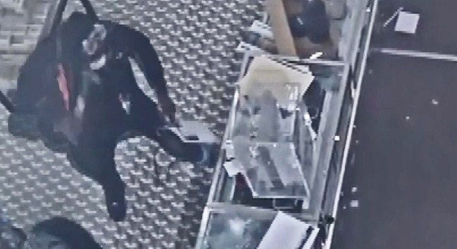 Eylemi fırsat bilen hırsızlar 29 bin dolarlık mücevher çaldı