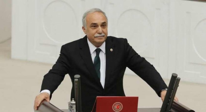 Fakıbaba, hem partiden hem vekillikten istifa etti