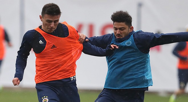 Fenerbahçe, Antalya'da pas ve hücum-defans çalıştı