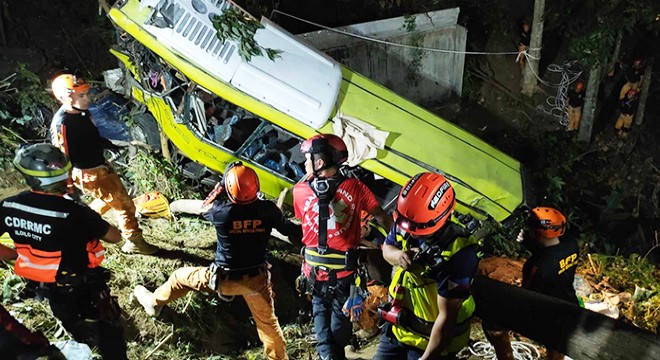 Filipinler’de yolcu otobüsü vadiye uçtu: 17 ölü, 7 yaralı