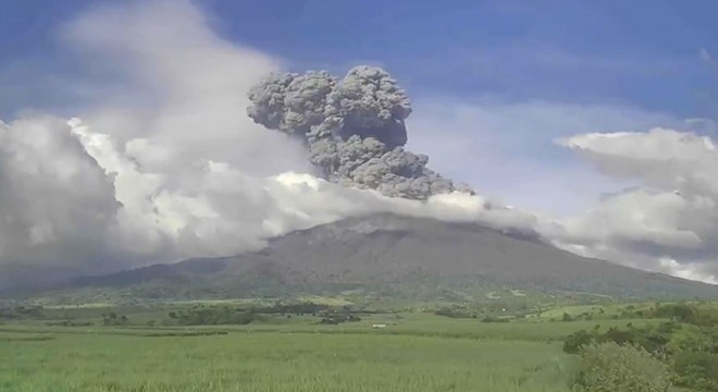 Filipinler’deki Kanlaon Yanardağı’nda patlama