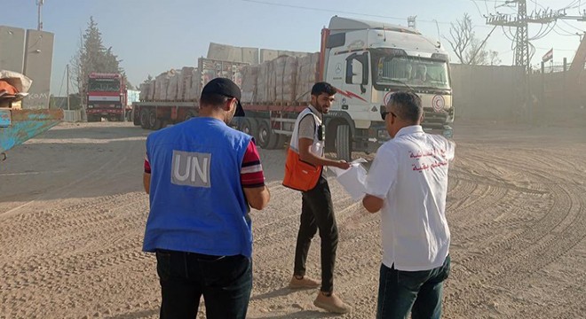 Filistin Kızılayı, insani yardım yüklü 106 kamyonu teslim aldı